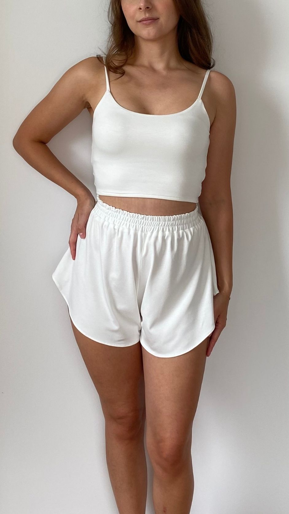 Komplet homewear damski z dzianiny wiskozowej – top i spodenki | Estuyo