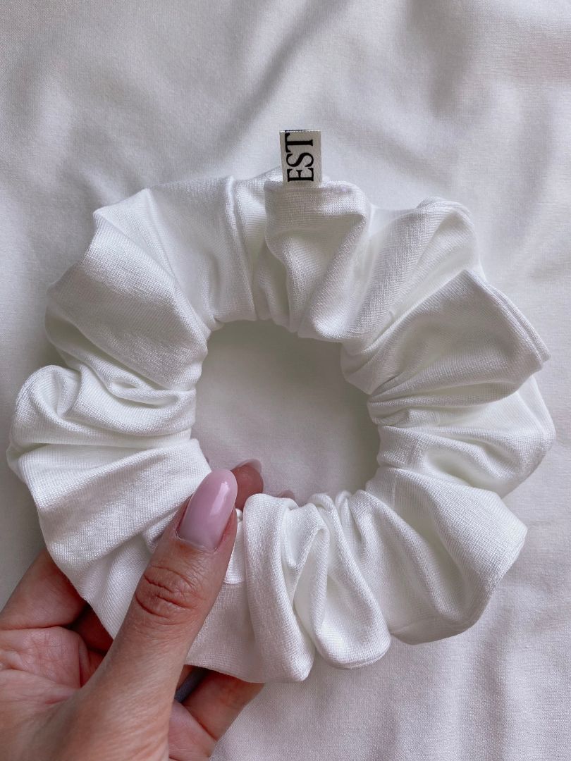 Scrunchie z wiskozy - złamana biel — zdjęcie dodatkowe